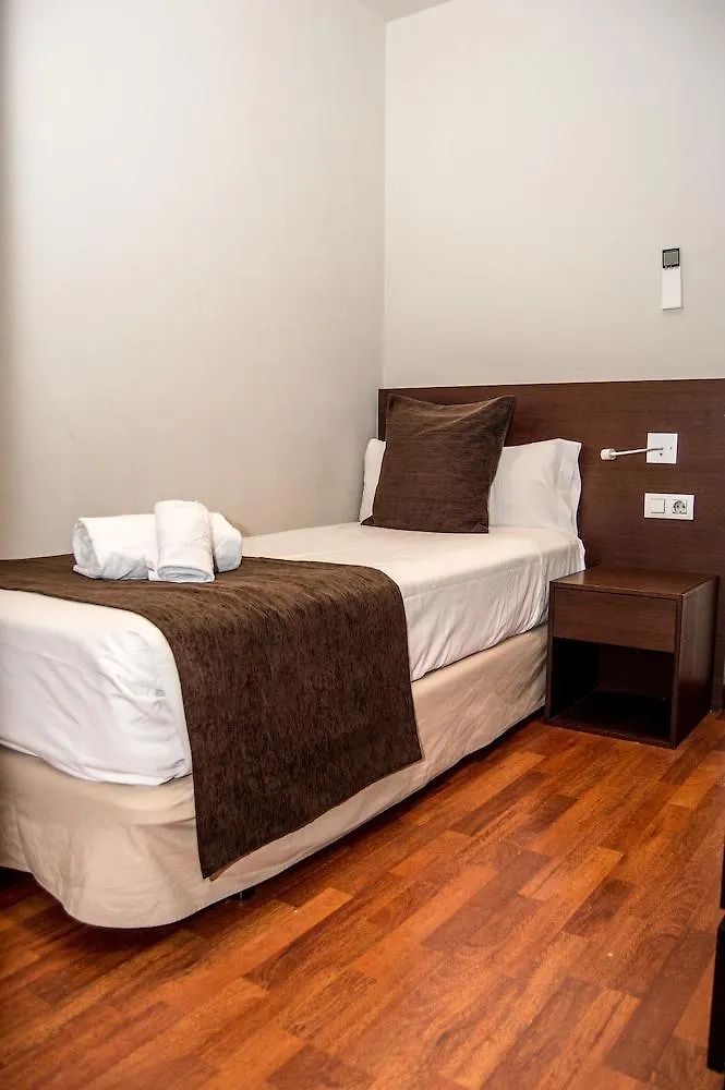 Apartamentos Turisticos Madanis L’Hospitalet de Llobregat 0*,
