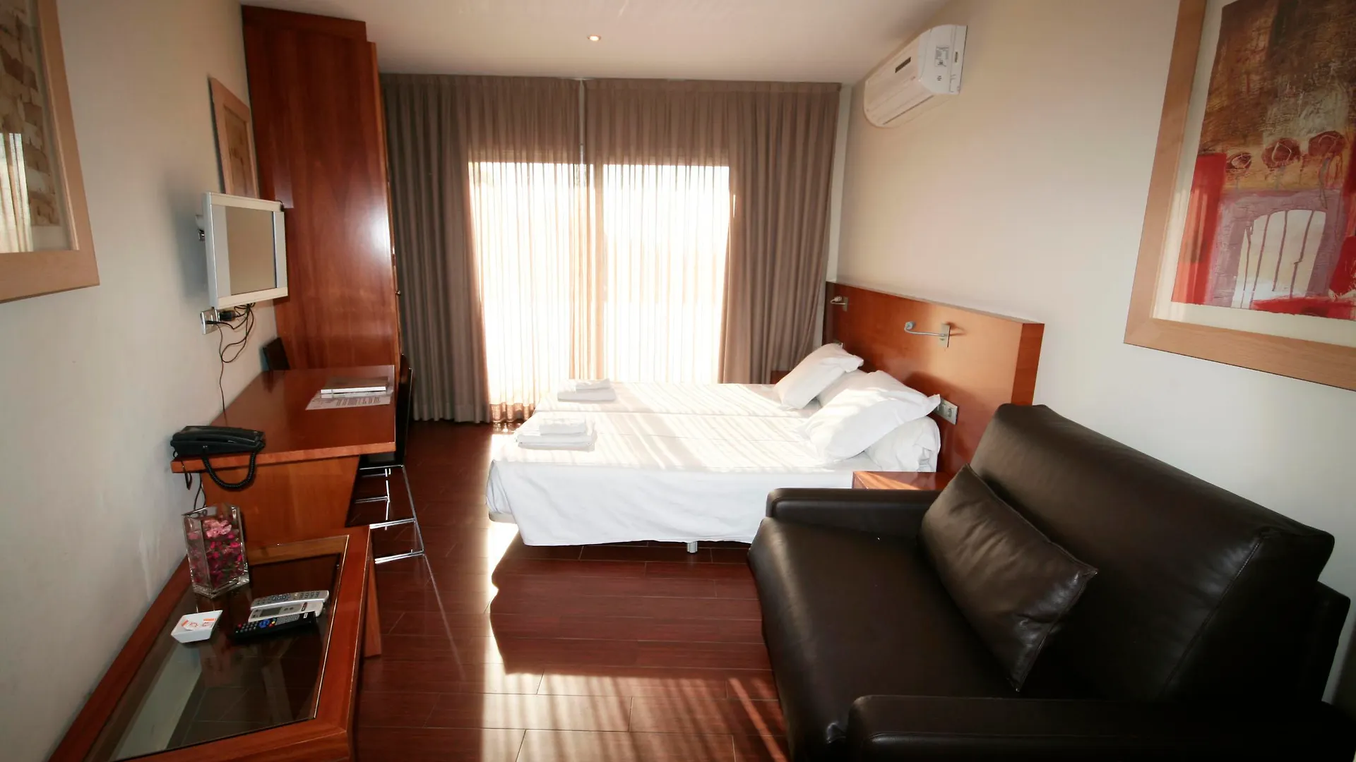 Apartamentos Turisticos Madanis L’Hospitalet de Llobregat 0*,