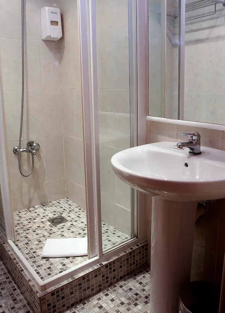 Apartamentos Turisticos Madanis L’Hospitalet de Llobregat Apartment