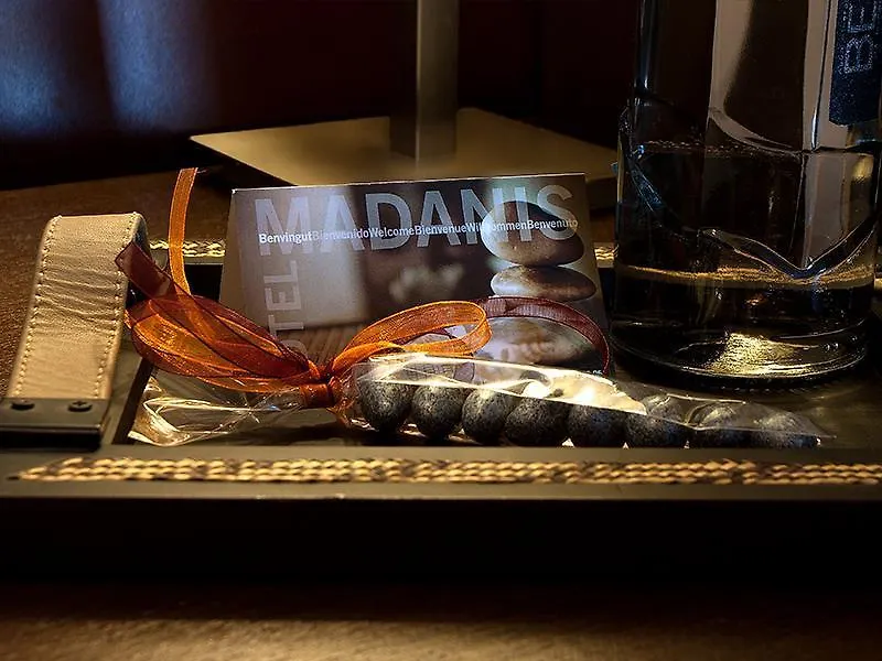 הוספיטלט דה יוברגאט Apartamentos Turisticos Madanis 0*, הוספיטלט דה יוברגאט