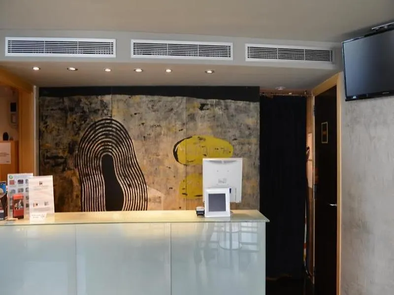 דירה הוספיטלט דה יוברגאט Apartamentos Turisticos Madanis ספרד