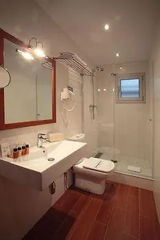 הוספיטלט דה יוברגאט Apartamentos Turisticos Madanis 0*, הוספיטלט דה יוברגאט